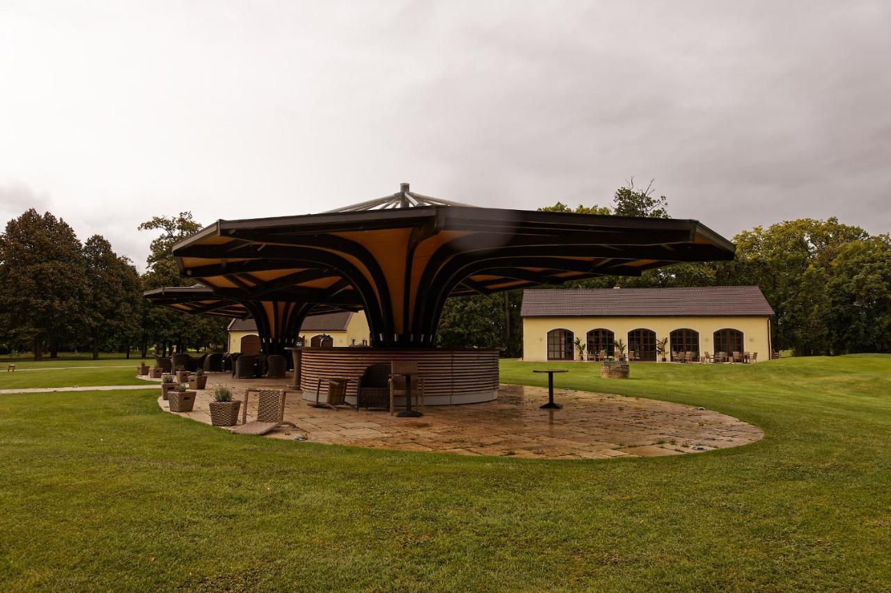 Klaudia'S Hotel & Restaurant At Golf Resort, Bac Samorin ภายนอก รูปภาพ