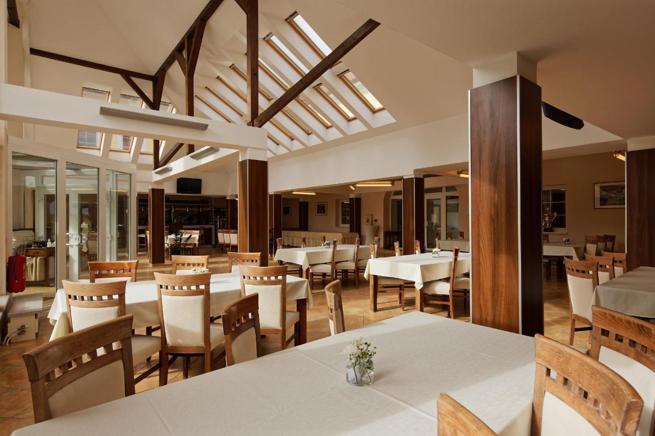 Klaudia'S Hotel & Restaurant At Golf Resort, Bac Samorin ภายนอก รูปภาพ