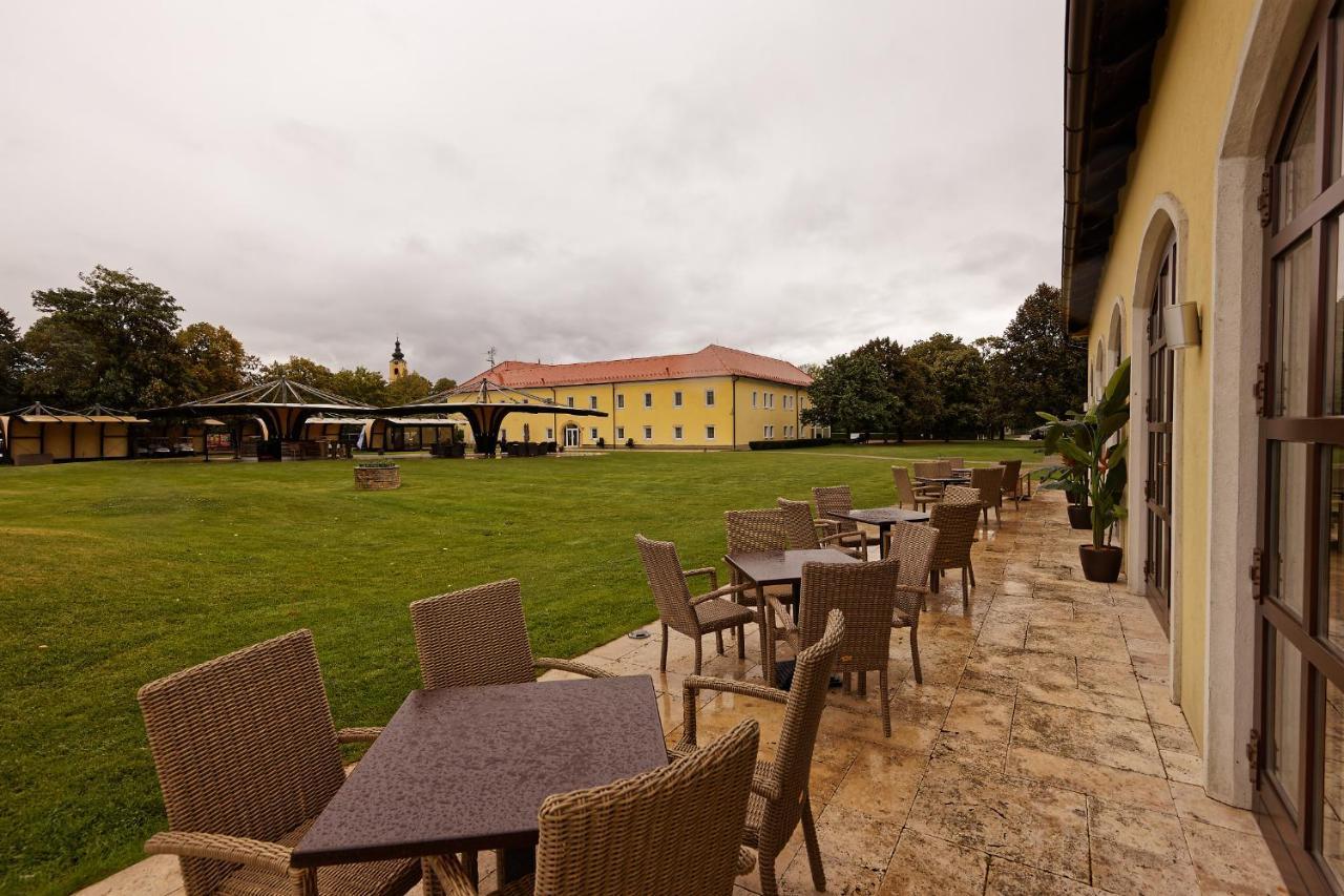 Klaudia'S Hotel & Restaurant At Golf Resort, Bac Samorin ภายนอก รูปภาพ