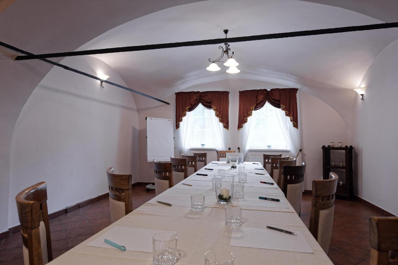 Klaudia'S Hotel & Restaurant At Golf Resort, Bac Samorin ภายนอก รูปภาพ