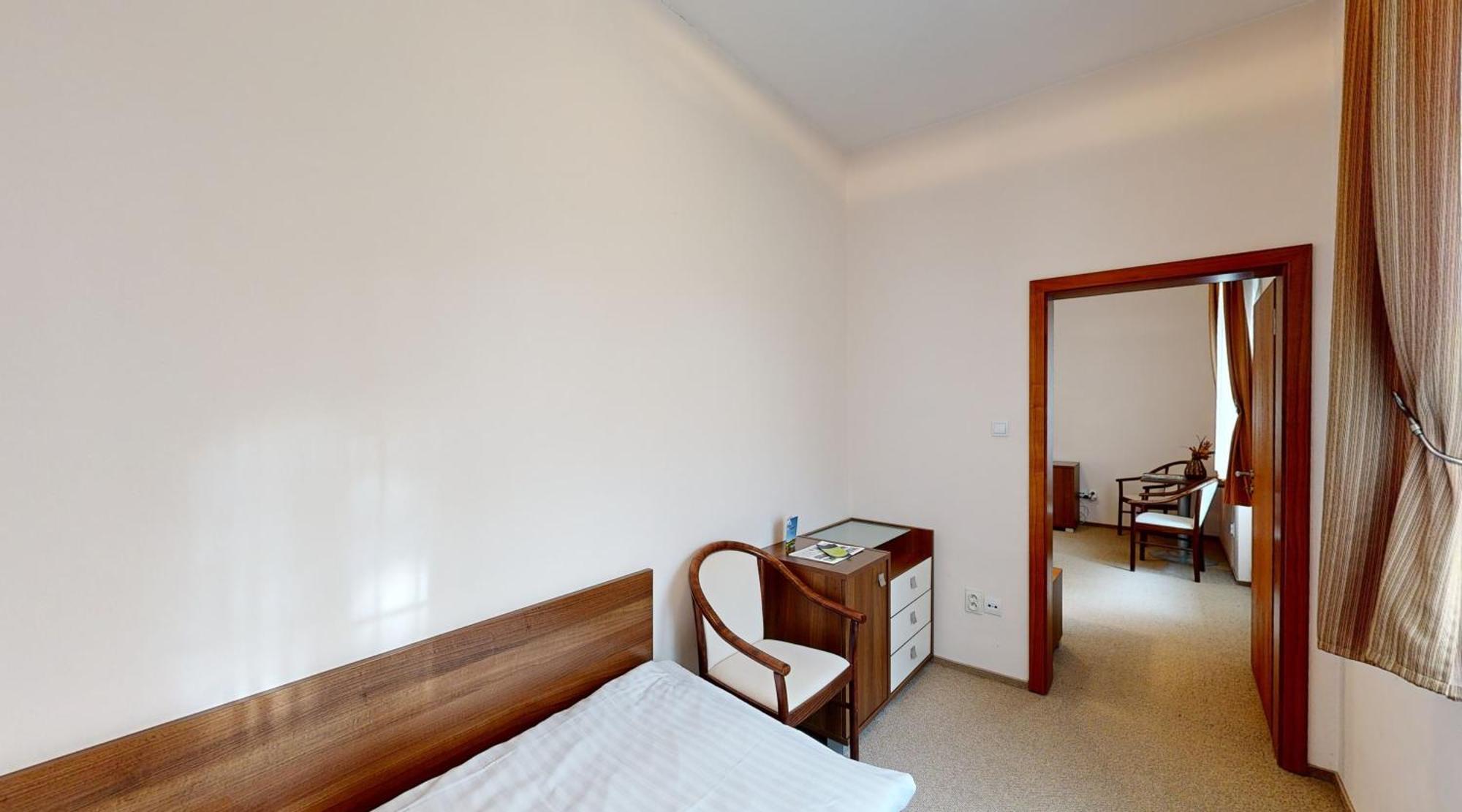 Klaudia'S Hotel & Restaurant At Golf Resort, Bac Samorin ภายนอก รูปภาพ