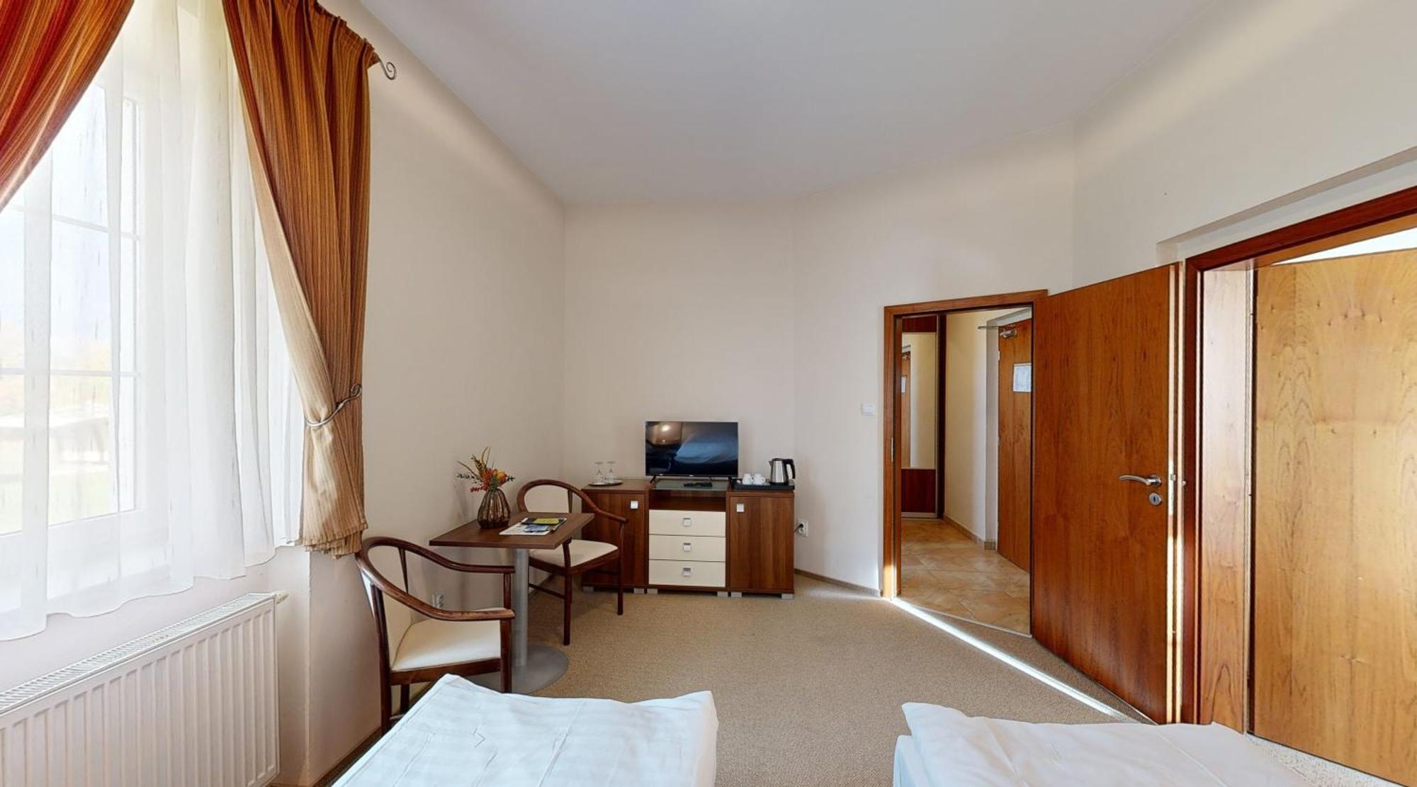 Klaudia'S Hotel & Restaurant At Golf Resort, Bac Samorin ภายนอก รูปภาพ