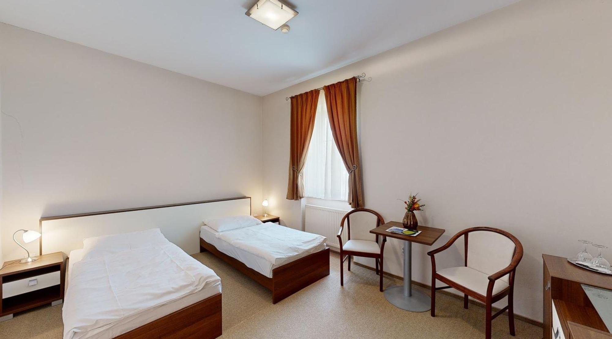 Klaudia'S Hotel & Restaurant At Golf Resort, Bac Samorin ภายนอก รูปภาพ