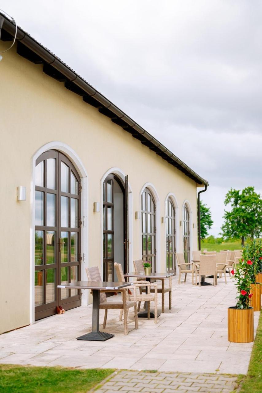 Klaudia'S Hotel & Restaurant At Golf Resort, Bac Samorin ภายนอก รูปภาพ